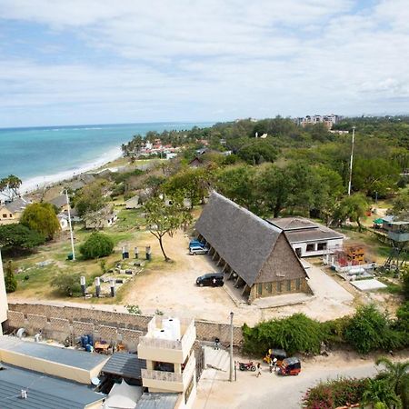 Beach Front Studio Apartment Nyali Beach Exteriör bild