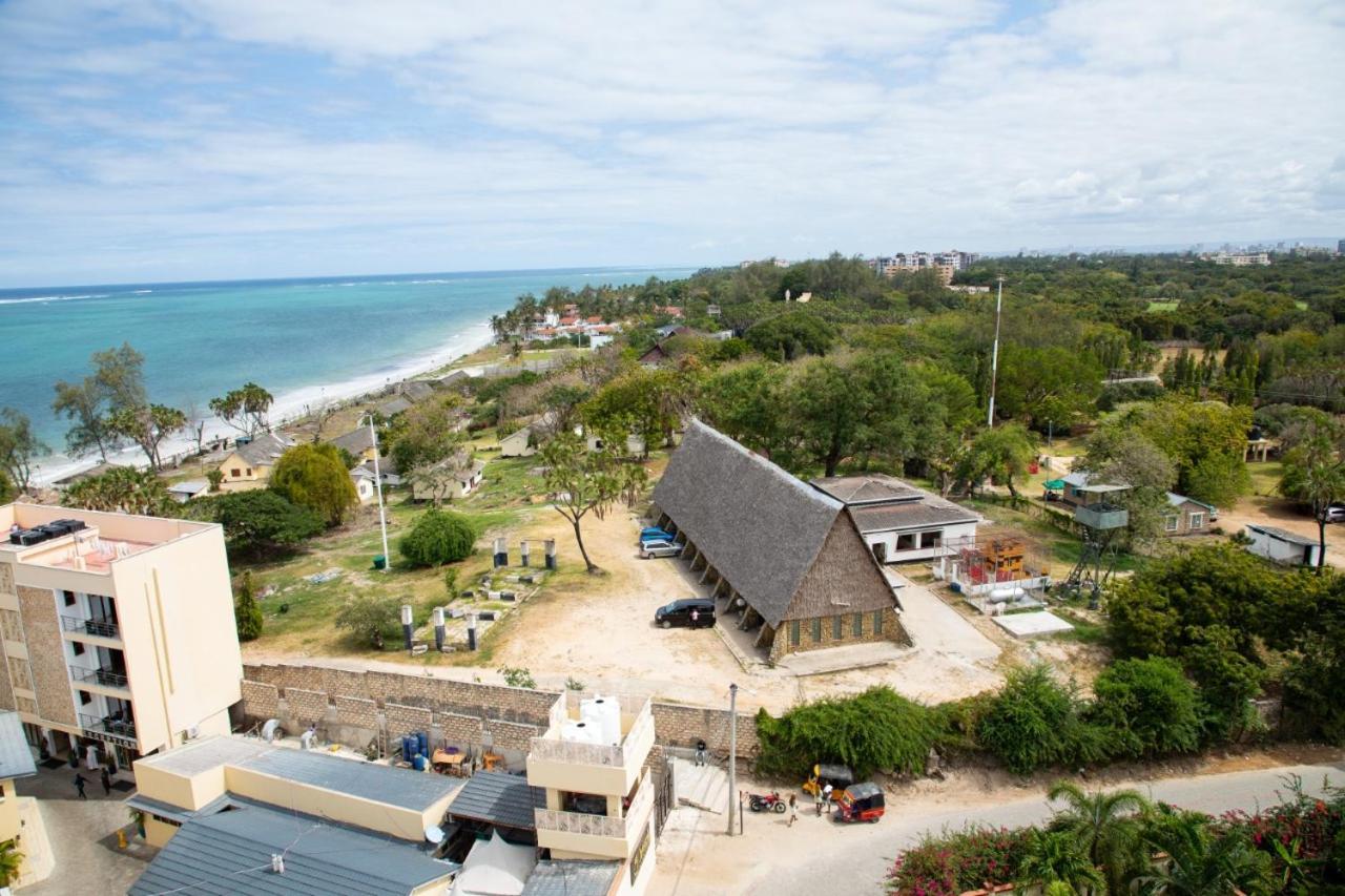 Beach Front Studio Apartment Nyali Beach Exteriör bild